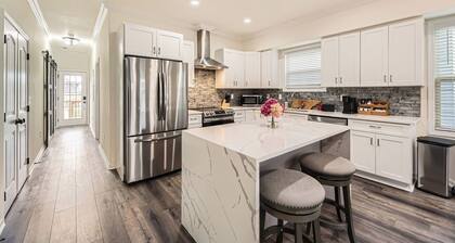 The Mellow Yellow Retreat! A Beautiful Home – 5 Minutes from Downtown Nashville.