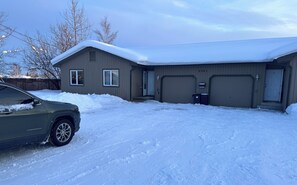 Property grounds - Hidden Waterfront Oasis (Fairbanks)