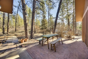 Outdoor dining - 5 Mi to Castlewood Canyon: 'Grandma's House' (Franktown)