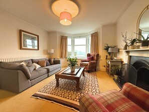 Maison, balcon, vue sur le jardin | Aire de séjour