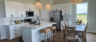 Charming 3-bedroom house in delightful Treasure Island with WiFi, AC