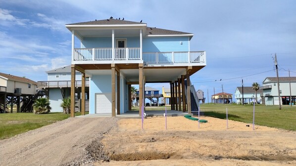 Exterior - Charming 3-bedroom house in delightful Treasure Island with WiFi, AC (Freeport)