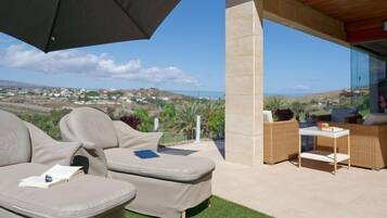 Villa, 5 Bedrooms | Terrace/patio
