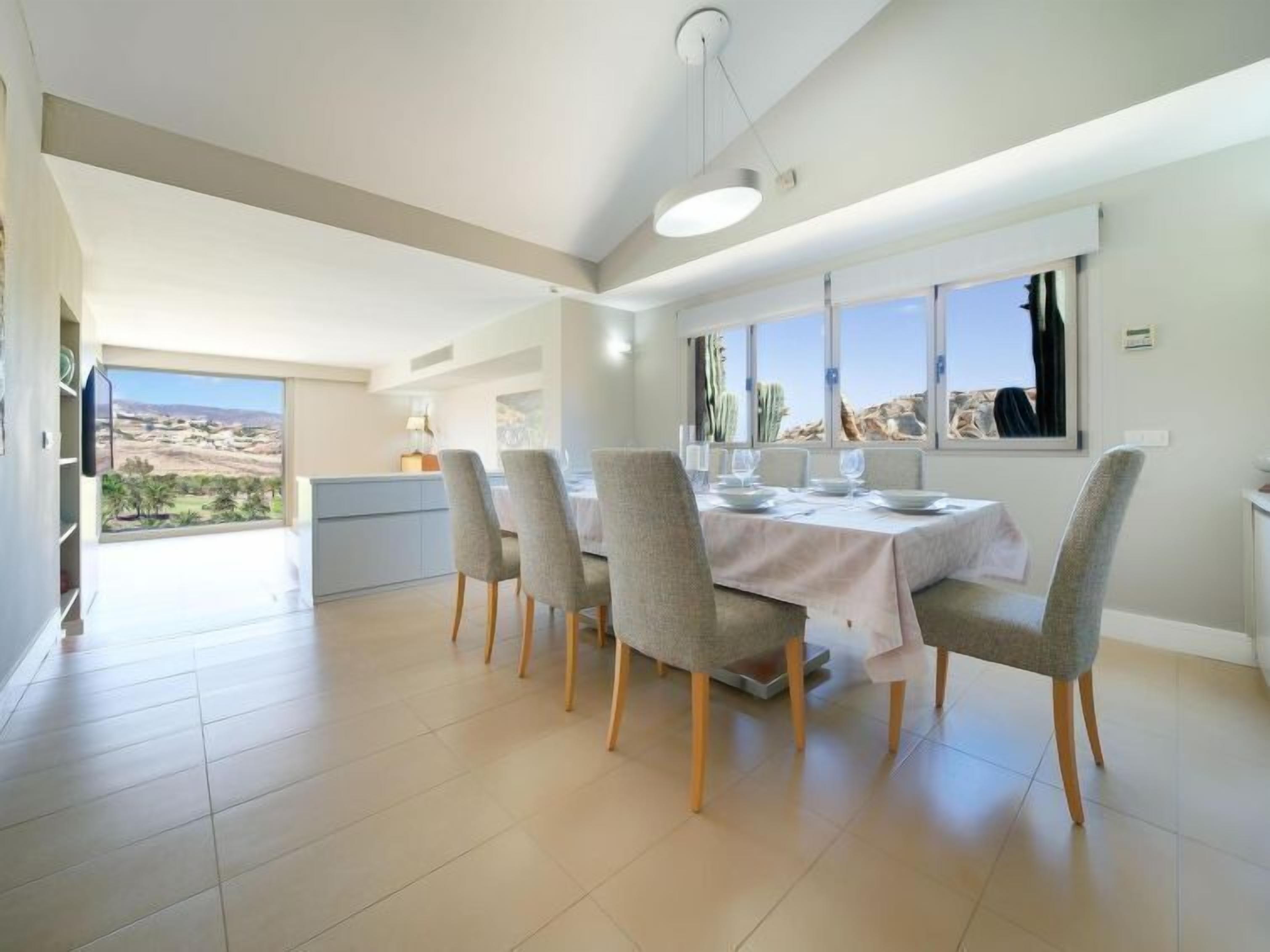 Villa, 5 Bedrooms | Dining