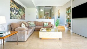 Villa, 5 Bedrooms | Living area - Global Piedra Amarilla 6p 8437 (San Bartolomé de Tirajana)