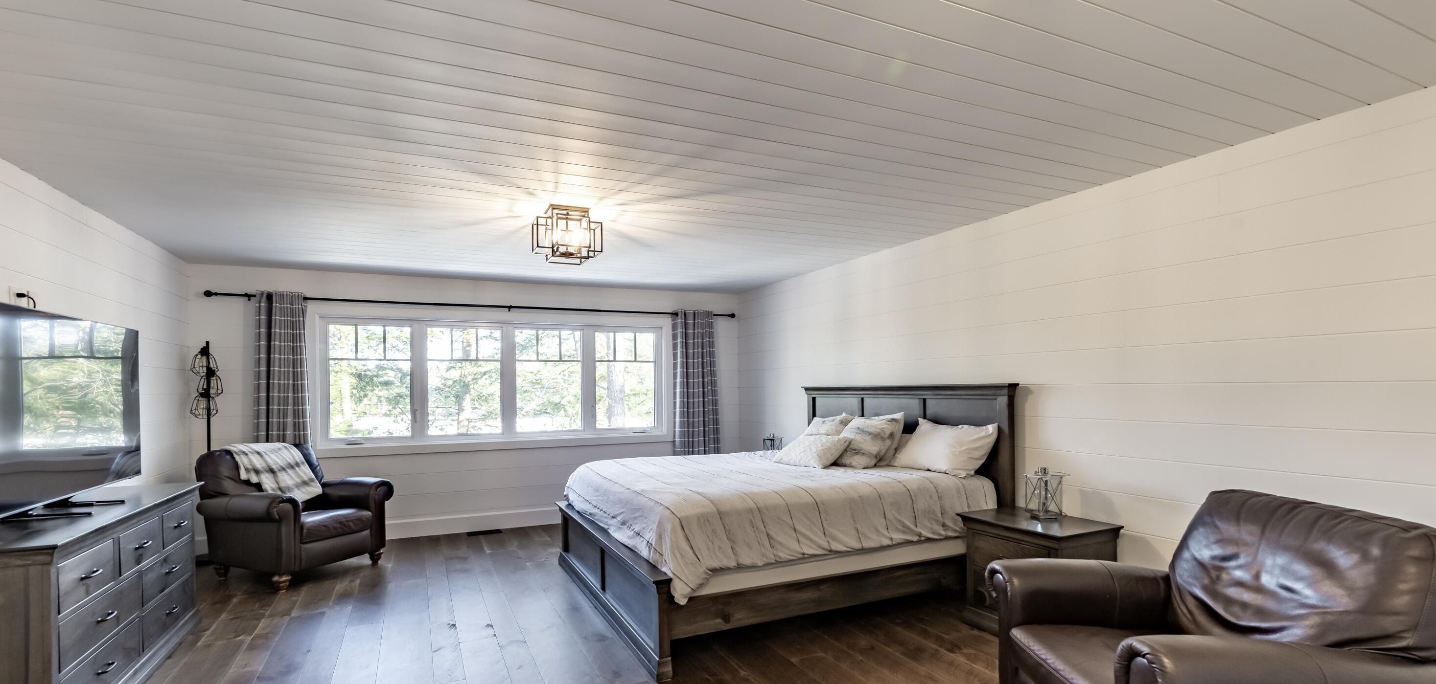 5 bedrooms, iron/ironing board, free WiFi, bed sheets