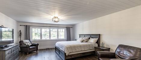 5 bedrooms, iron/ironing board, free WiFi, bed sheets