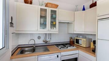 House, 3 Bedrooms, Terrace | Interior