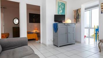 House, 3 Bedrooms, Terrace | Living room