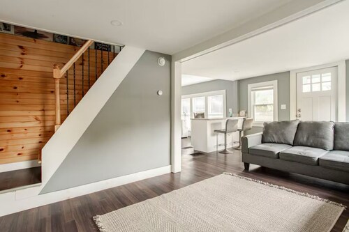 3-bedroom house in charming Meredith with WiFi, AC. Enjoy your stay