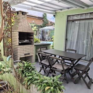 Outdoor dining - House, 3 bedrooms with double beds, suite, air conditioning, swimming pool, 2 garages (Vila da Saúde São Paulo)
