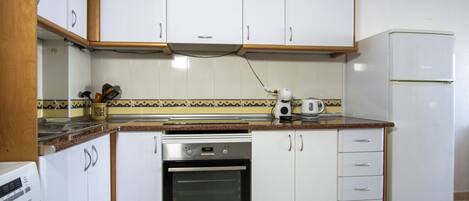 Fridge, microwave, oven, coffee/tea maker