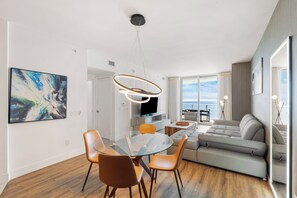 TV - ⛱ Sun, Sand & Skyline – Your Ultimate Miami Vacation Awaits (Hollywood)