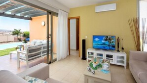Villa, 3 Bedrooms | Living area - Global 3 in PAR 4 - By Global Rental Holidays 8485 (San Bartolomé de Tirajana)