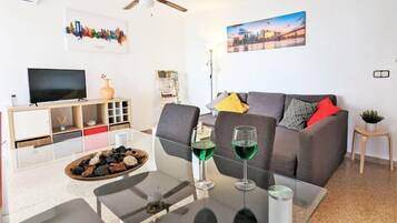 House, 3 Bedrooms, Terrace | Living area