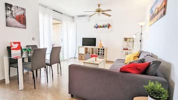 House, 3 Bedrooms, Terrace | Living area