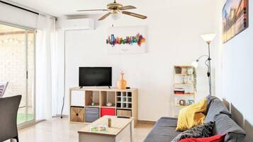 House, 3 Bedrooms, Terrace | Ruang tamu