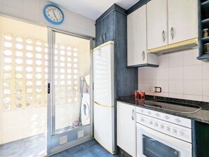 House, 3 Bedrooms, Terrace | Private kitchen