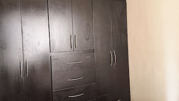 1 habitación, wifi y ropa de cama