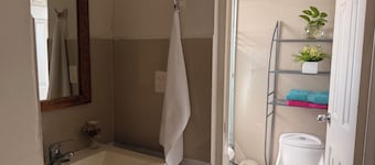 20 minutes from the Monterrey arena! InHouse Suites