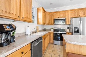 Fridge, microwave, oven, stovetop - Fishing Fav 5BR + Limo Golf Cart | Walk to Beach | Site C7 (Myrtle Beach)