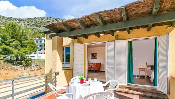 Unclassified image, 1 of 12, button - Global Velazquez - By Global Rental Holidays 8539 (Roses)