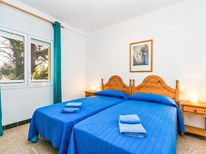 House, 3 Bedrooms, Terrace | 3 bedrooms - Global Velazquez - By Global Rental Holidays 8539 (Roses)