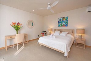 4 habitaciones, tabla de planchar con plancha, cuna de viaje y internet 