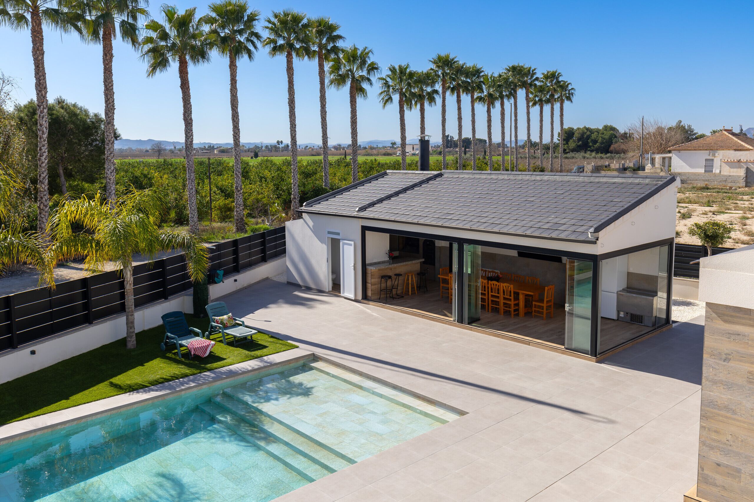 Hồ bơi ngoài trời 