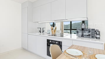 Kühlschrank, Herdplatte, Geschirrspüler