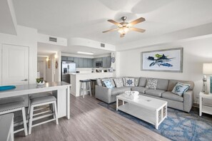 Smart TV, books - Turtle Cove @ Calypso Resort 3-508, Beach view, Balcony (Panama City Beach)