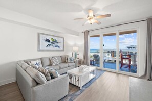Smart TV, books - Turtle Cove @ Calypso Resort 3-508, Beach view, Balcony (Panama City Beach)