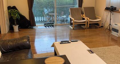 Large 3-bedroom house in Ota-ku suburb with garden. Close to city and airport.