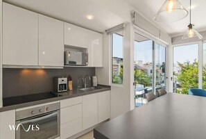 公寓式客房, 1 张特大床和 1 张沙发床, 使用泳池, 城市景观 (Quinto Sol D2) | 私人厨房 | 茶具/咖啡用具