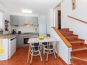Casa, 3 dormitoris, terrassa | Cuina privada