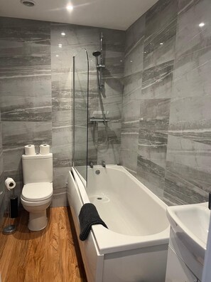 タオル、石鹸、トイレットペーパー