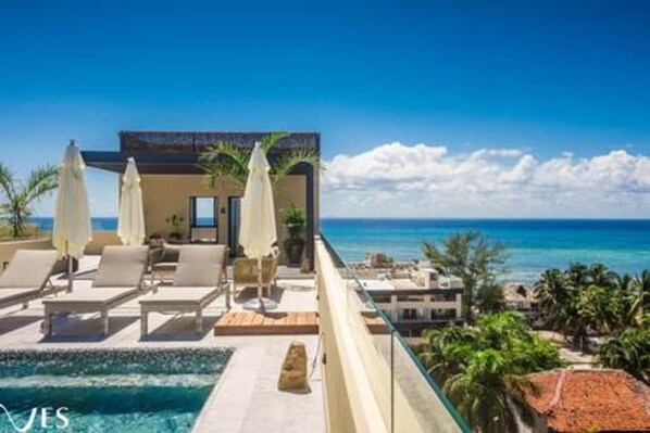 Piscine couverte, piscine extérieure