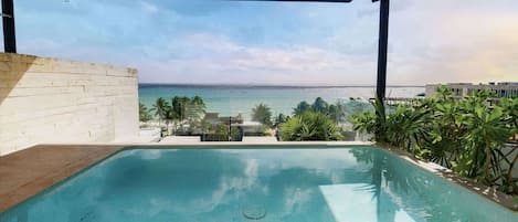Piscine couverte, piscine extérieure