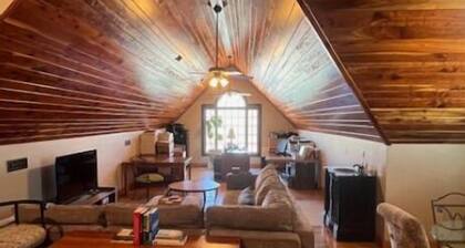 Charming 3-bedroom house with WiFi and AC in historic Appomattox
