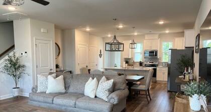 Luxury Coastal Living on Johns Island - MINIMUM 30 DAY RENTAL REQUIRED