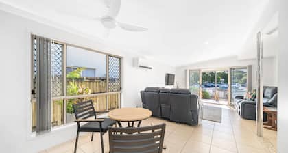 "Reef Point Retreat" - Scarborough Q 4020