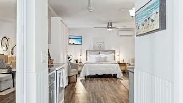 1 quarto, espaço de trabalho para notebook, berço de viagem