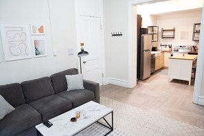 Télévision, chaîne hi-fi