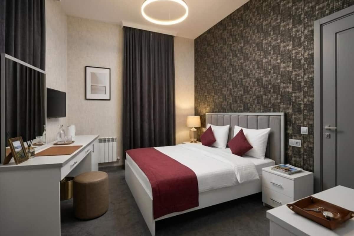 Standard Double Room, 1 King Bed, Non Smoking, City View | Premium bedding, minibar, in-room safe, individually decorated