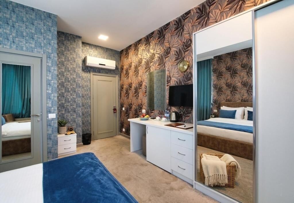 Kahden hengen deluxe-huone, kaupunkinäköala | Ylelliset vuodevaatteet, minibaari, tallelokero huoneessa