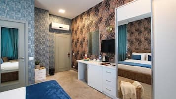 Kahden hengen deluxe-huone, kaupunkinäköala | Ylelliset vuodevaatteet, minibaari, tallelokero huoneessa