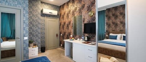 Kahden hengen deluxe-huone, kaupunkinäköala | Ylelliset vuodevaatteet, minibaari, tallelokero huoneessa