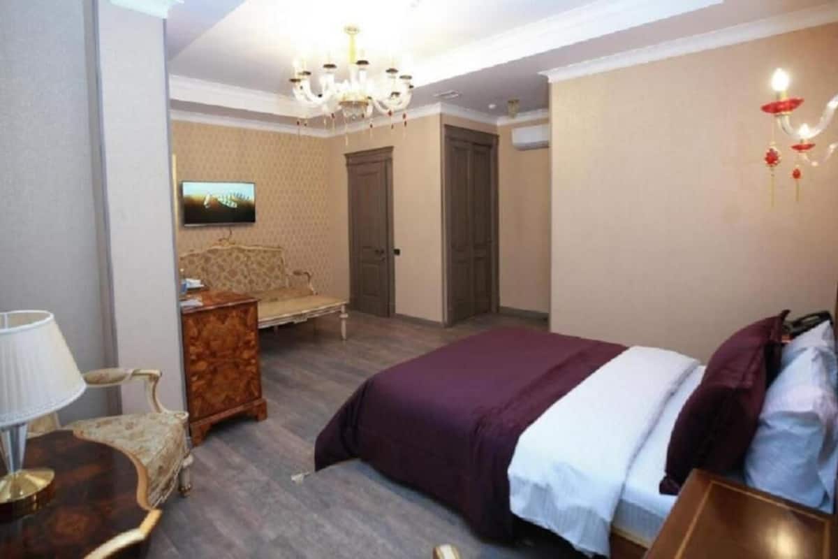 Luxe kamer, niet-roken, uitzicht op stad | Luxe beddengoed, een minibar, een kluis op de kamer