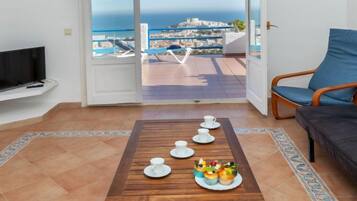 House, 3 Bedrooms, Terrace | Living area