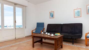 House, 3 Bedrooms, Terrace | Living area